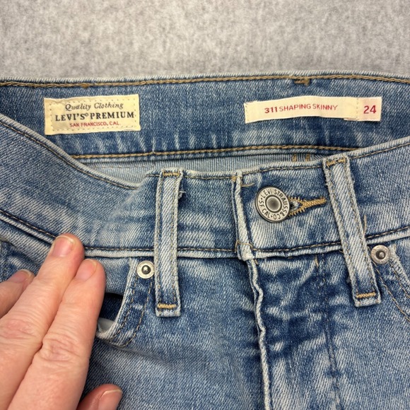 Levi's Premium 311 Shaping Skinny Jeans Women Sz 24 Blue Medium Wash Denim Basic - Picture 2 of 10